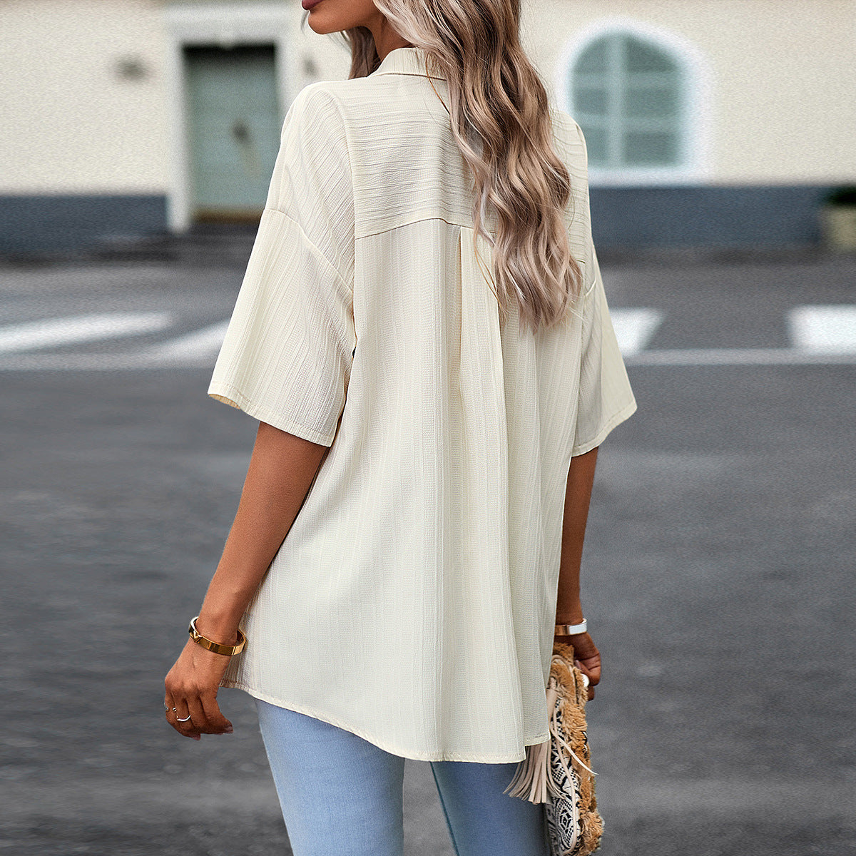 Dame afslappet bluse med fin ribstruktur og to praktiske brystlommer Stilla