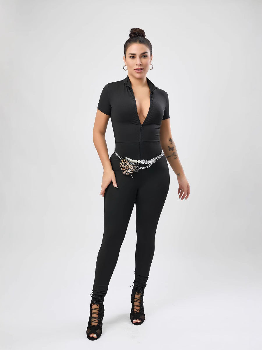 Dame jumpsuit med kort ærme og dyb udskæring Stilla