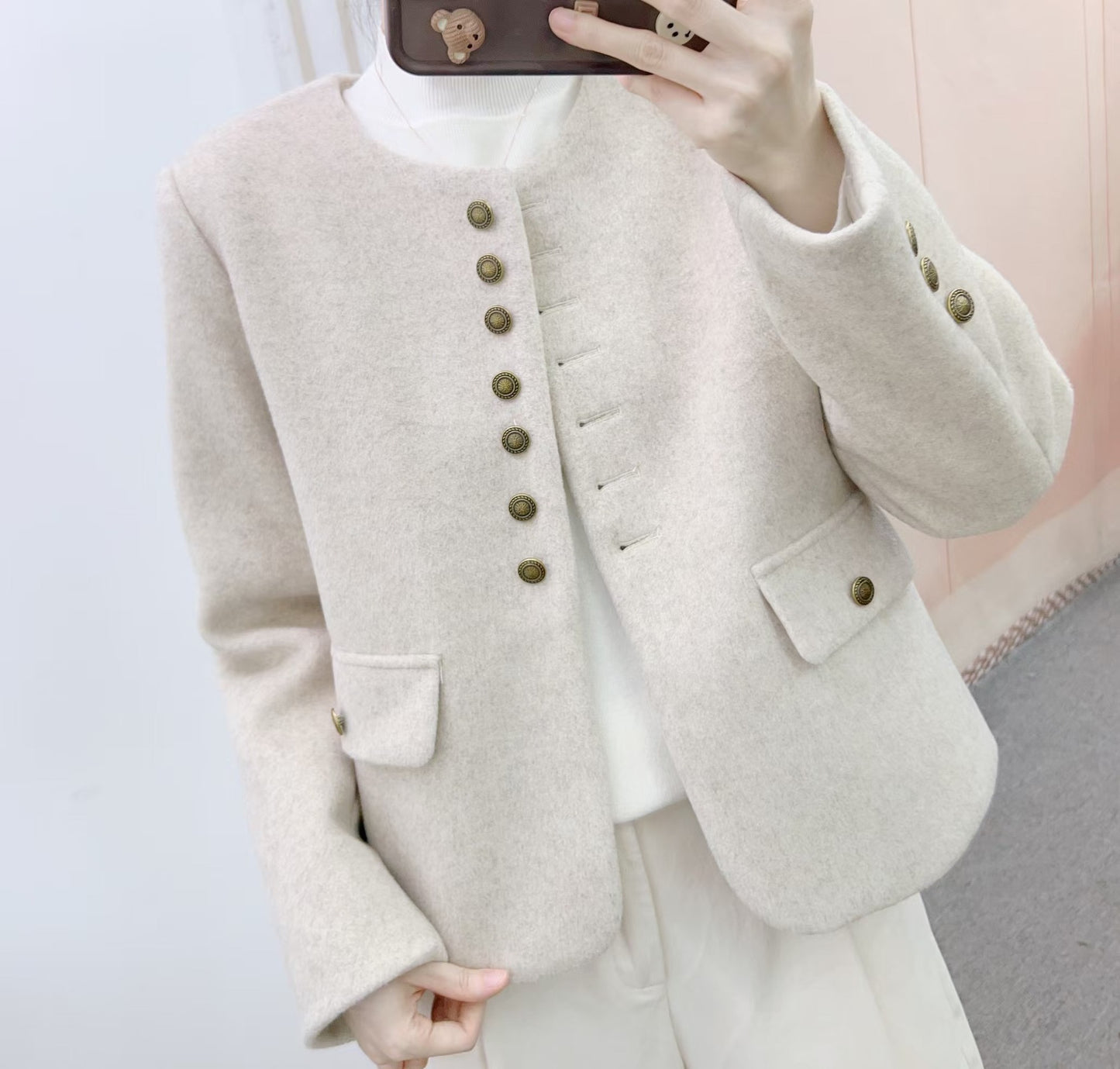 Dame elegant Boucle-jakke med dekorative knapper og praktiske lommer Stilla