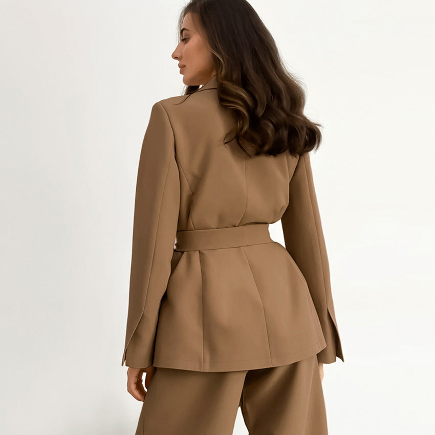 Dame elegant blazer- og bukseensemble med tætsiddende snit og bredt ben Stilla