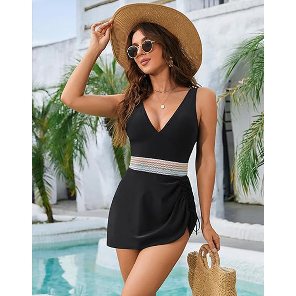 Dame designet badedragt med indpakningsskørt og dekorativ taljeelastik Stilla