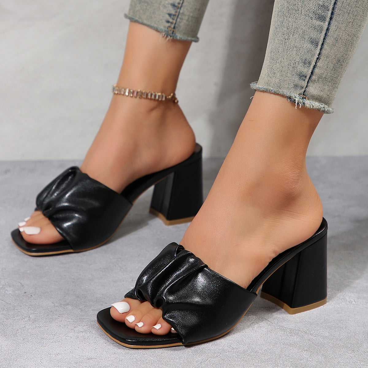 Dame Åbne Mules med elegant rynkning design og stabil blokhæl design Stilla