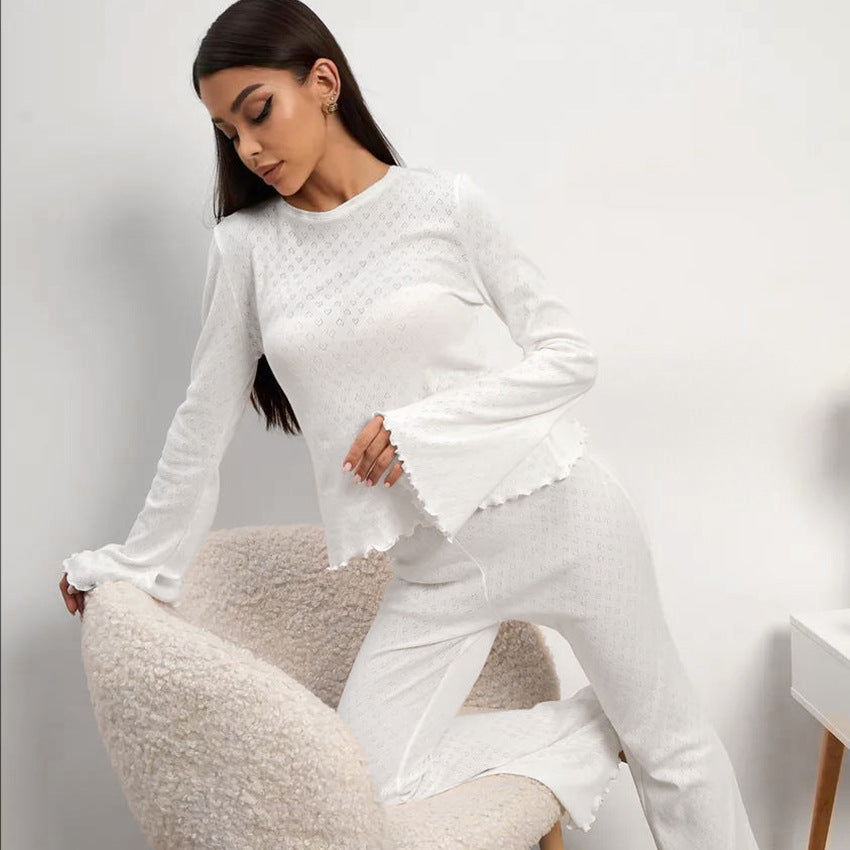 Dame afslappet pyjamasæt med flæsedetaljer og åndbart stof Stilla