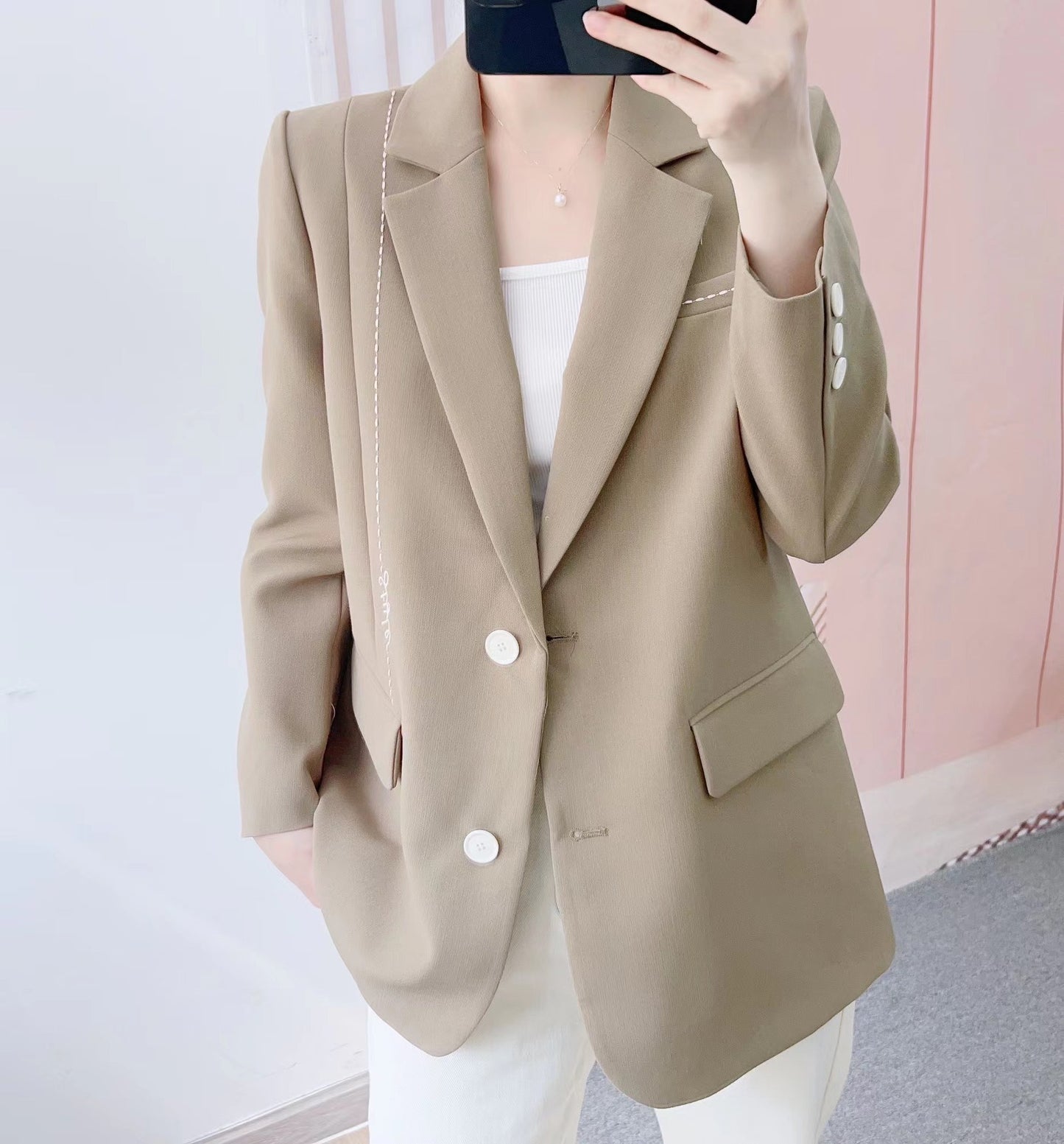 Dame Elegant Blazer med dekorative knapdetaljer og raffinerede accenter Stilla