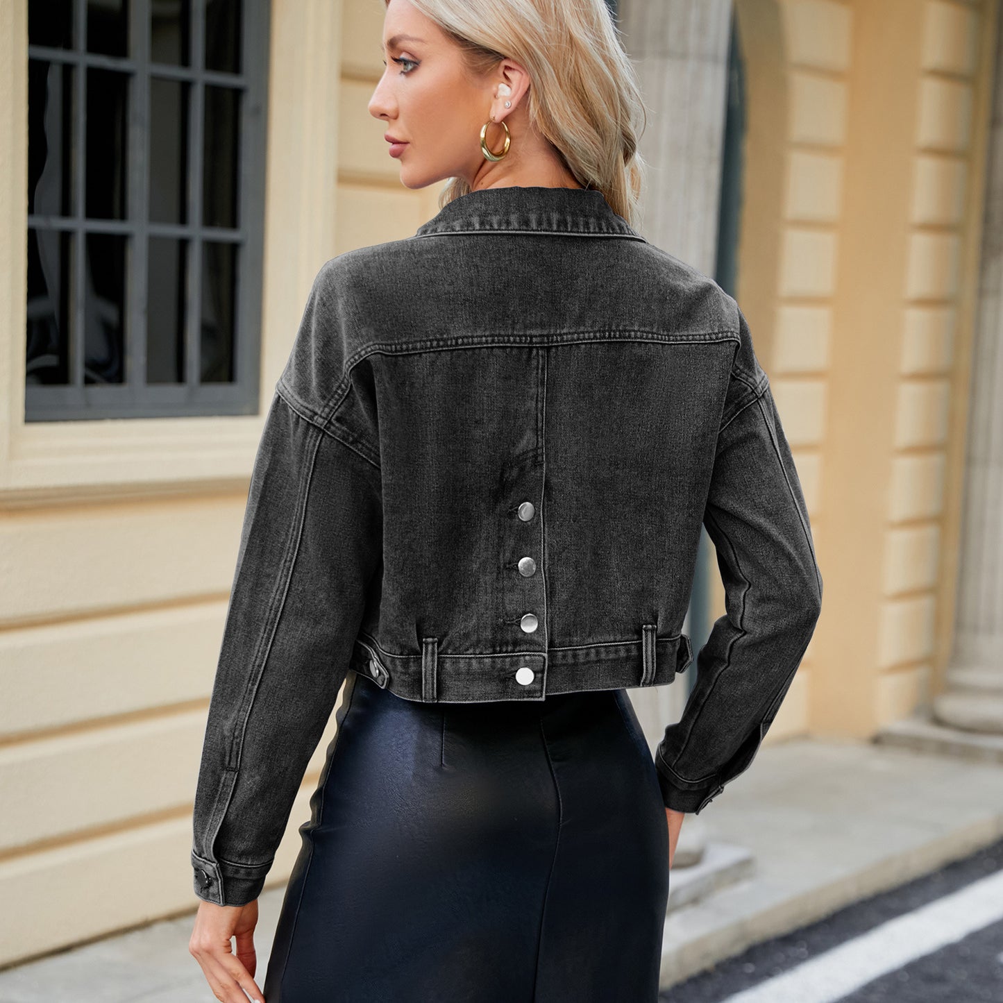 Dame cropped Denimjakke med moderne accenter Stilla