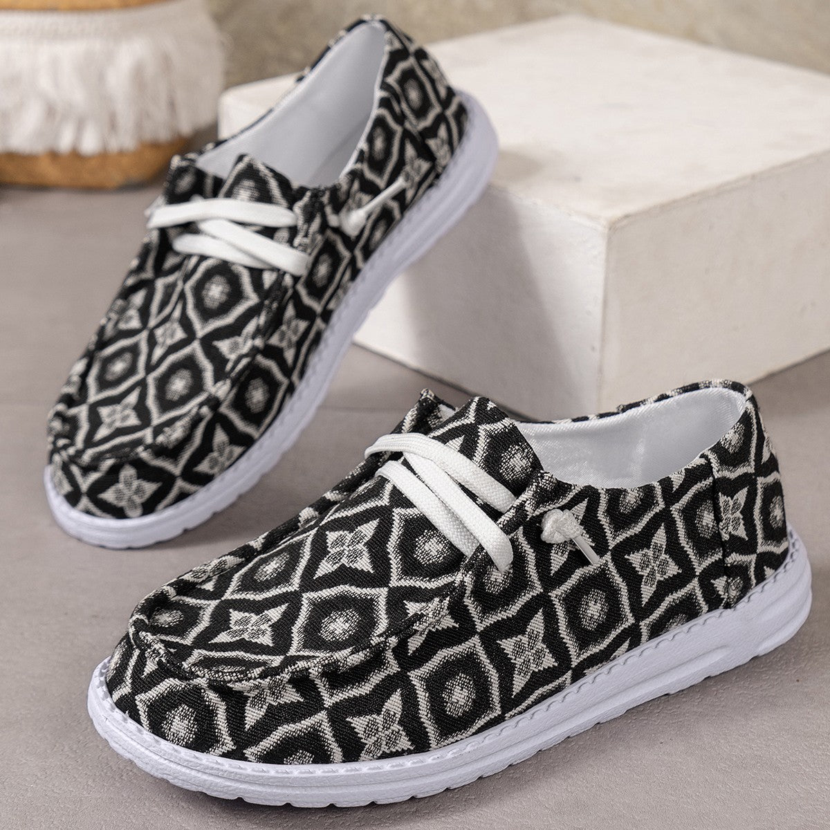 Dame afslappede fritidssko med moderigtigt fodbold- og leopardmønster Stilla