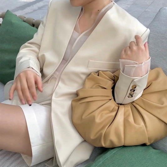 Dame elegant Blazerjakke med minimalistiske detaljer og moderne snit Stilla