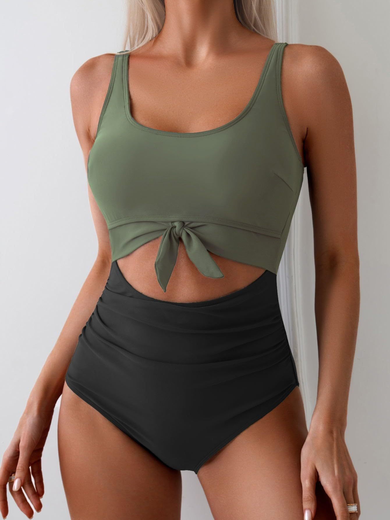 Dame Højskåret Bikini med fashionable knude-detail og stribemønster Stilla