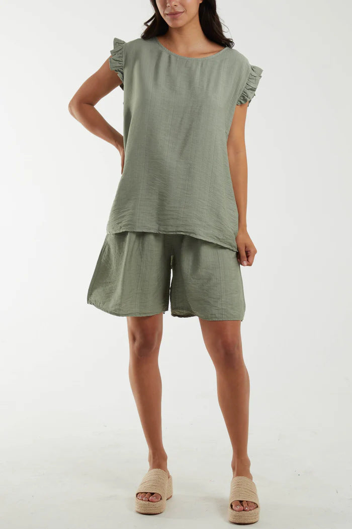 Dame afslappet kortærmet sæt med flæsedetaljer og praktiske lommer Stilla