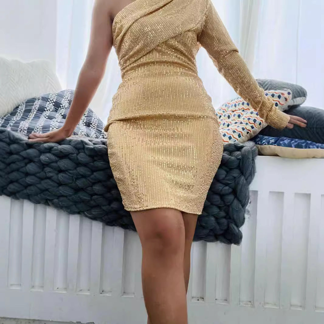 Dame Elegant Cocktailkjole med asymmetrisk design og glitrende detaljer Stilla