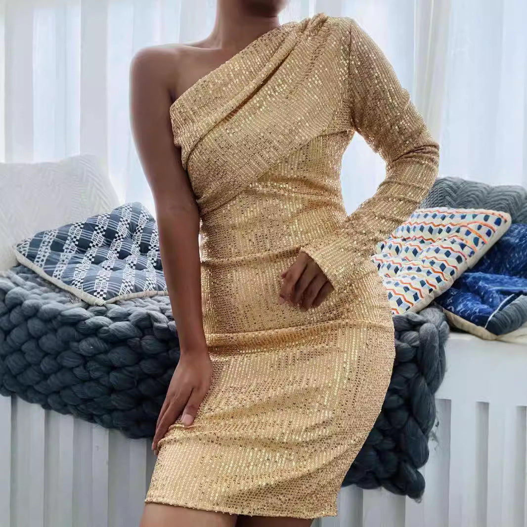 Dame Elegant Cocktailkjole med asymmetrisk design og glitrende detaljer Stilla