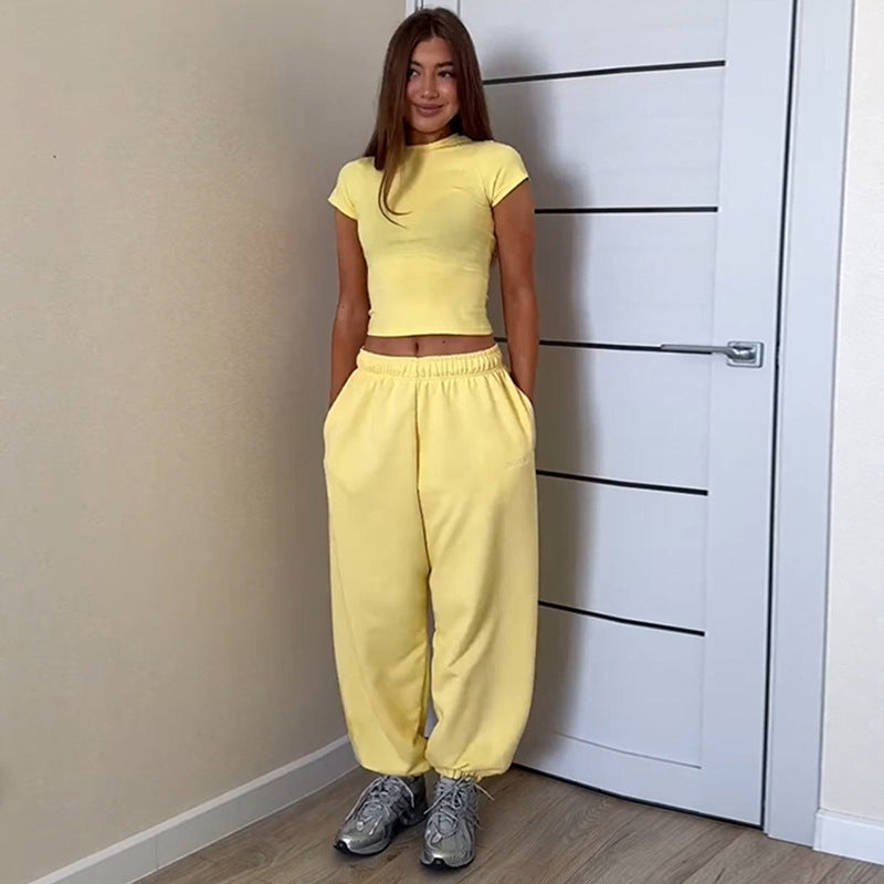 Dame Cropped T-Shirt med høj krave og brede sweatpants Stilla