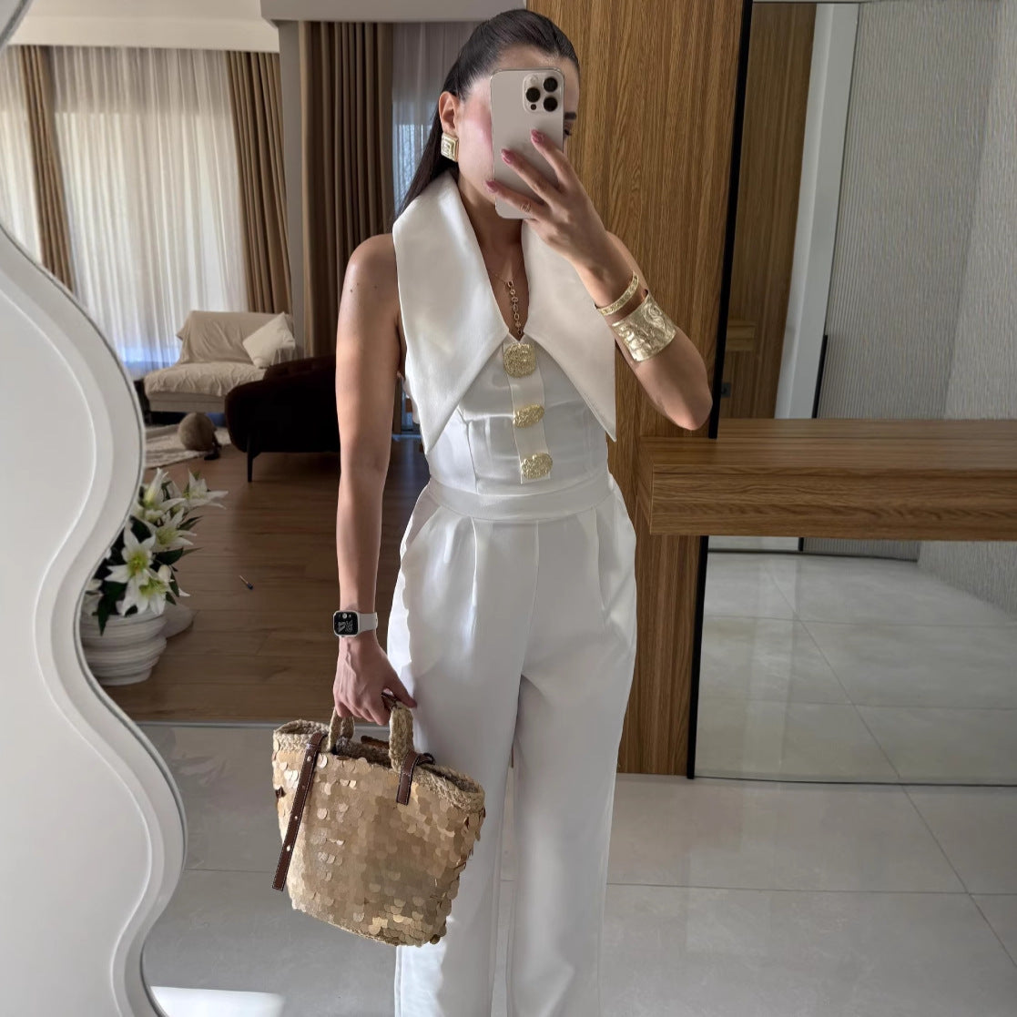Dame Elegant Jumpsuit med markant Krave og Frontknaplukning Stilla