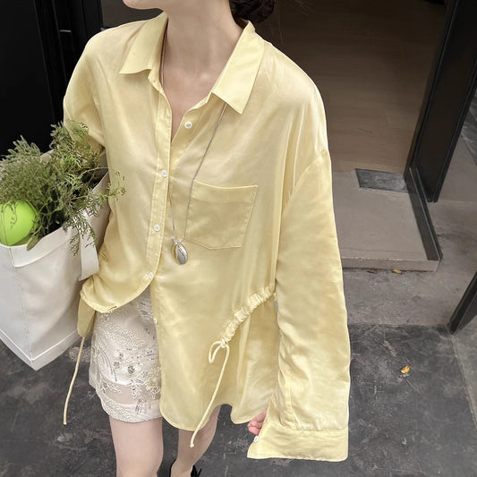 Dame afslappet bluse med justerbar snor og elegante detaljer Stilla