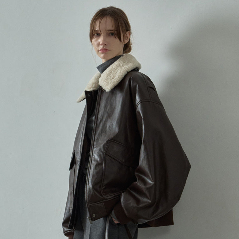 Dame afslappet læderjakke med teddykrave og løs pasform Stilla