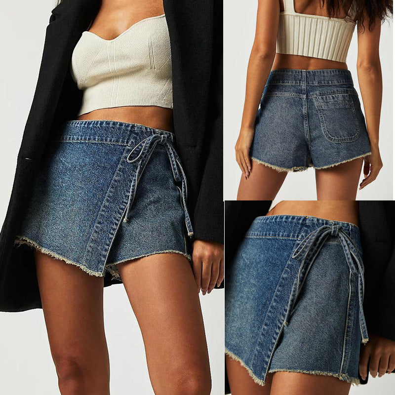 Dame denimnederdel med afslappet omslagsdesign og frynset kant Stilla