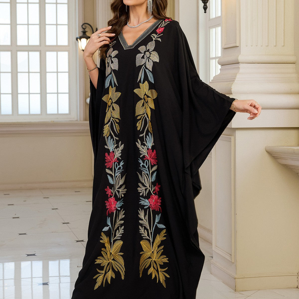 Dame elegant kaftan med florale broderier Stilla