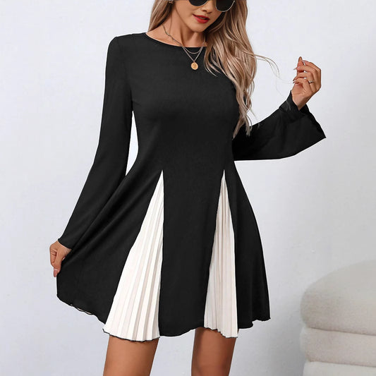 Dame afslappet kjole med asymmetrisk plissering og bred ærme Stilla