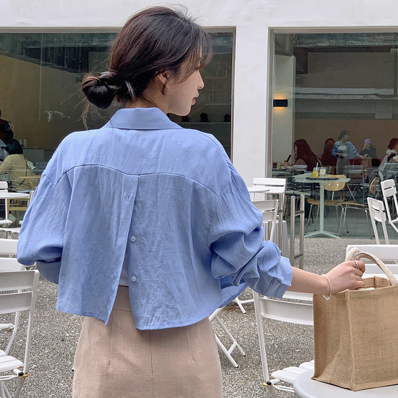 Dame cropped bluse med afslappet snit og slids bag Stilla