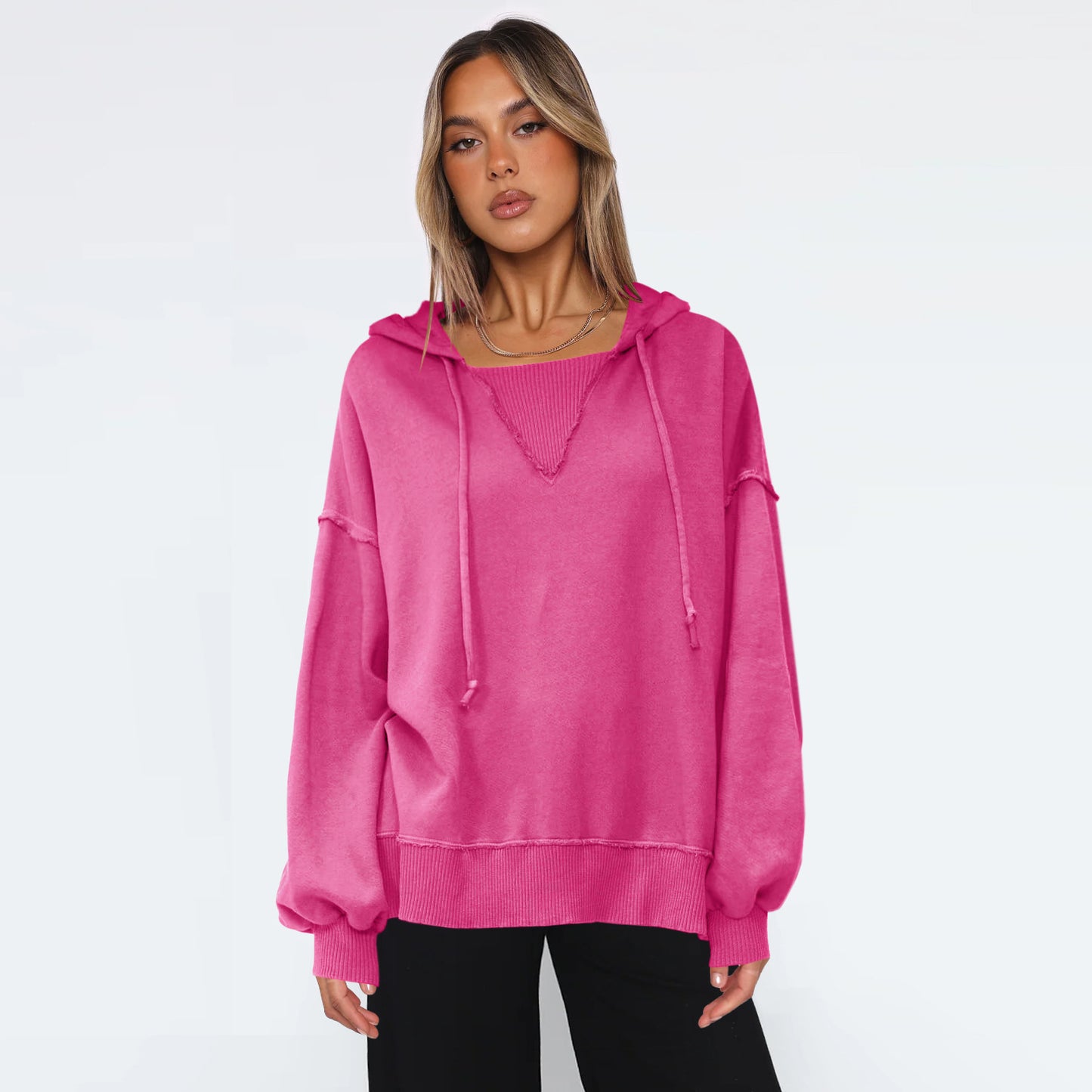 Dame afslappet hoodie med bred pasform og moderigtige detaljer Stilla