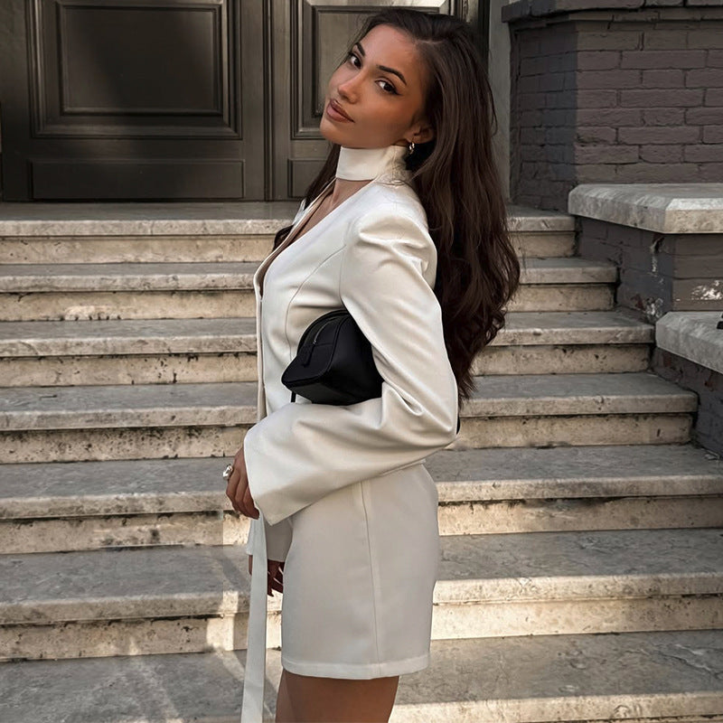 Dame Elegant blazer sæt med asymmetrisk nederdel og choker-udskæring Stilla