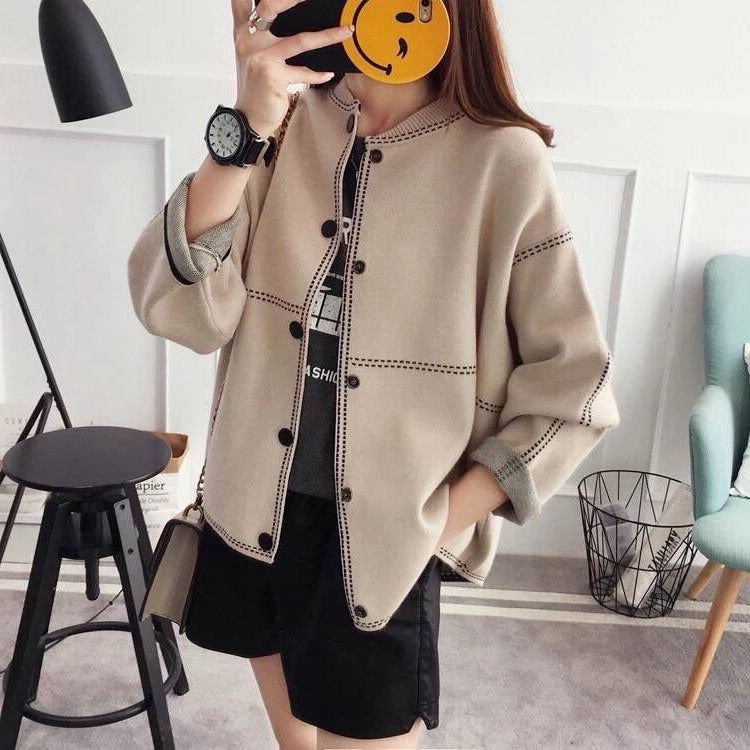 Dame afslappet Cardigan med kunstnerisk sømførelse og elegante knapdetaljer Stilla