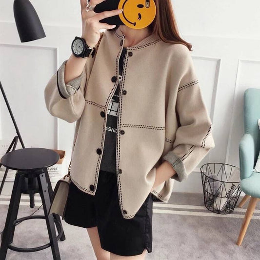 Dame afslappet Cardigan med kunstnerisk sømførelse og elegante knapdetaljer Stilla