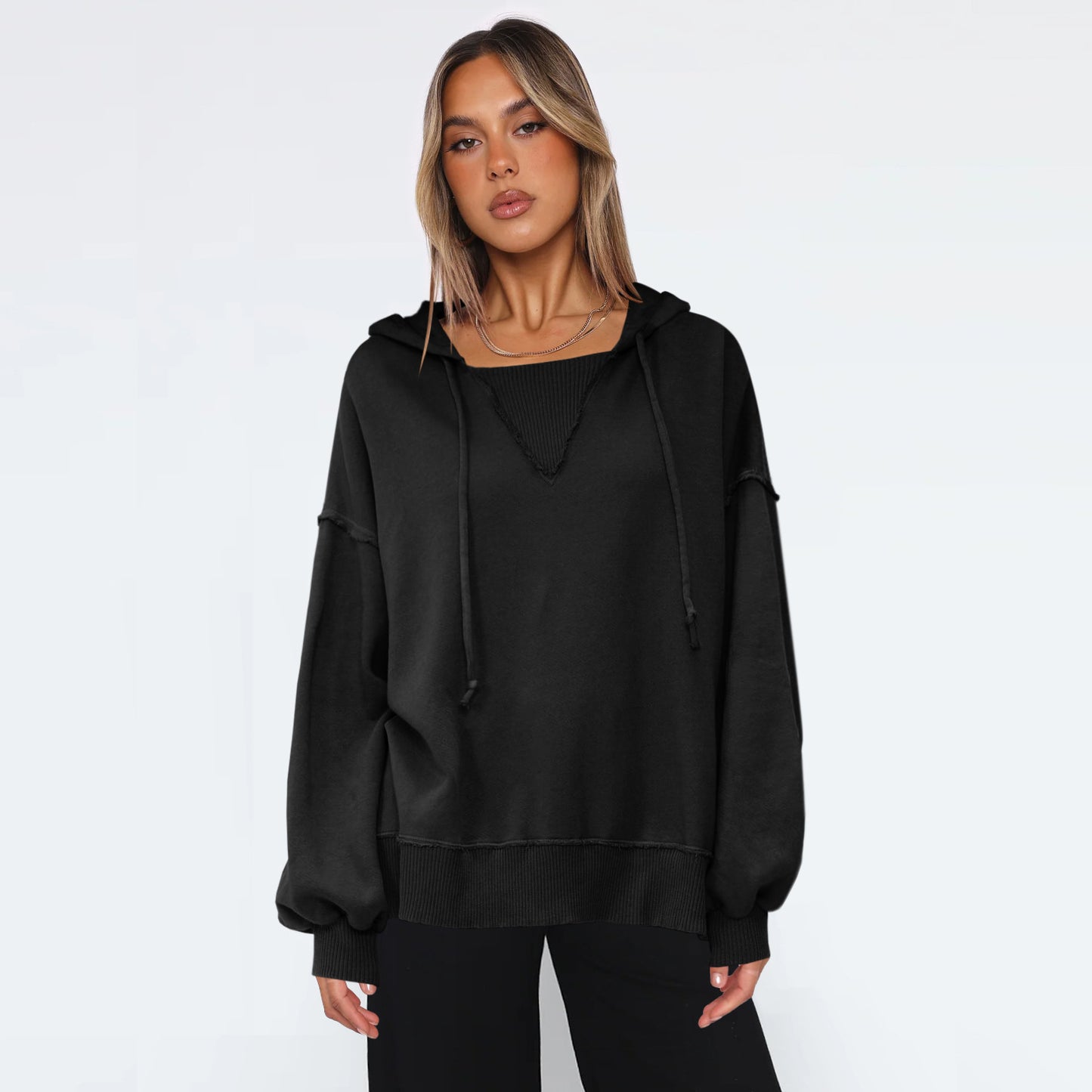 Dame afslappet hoodie med bred pasform og moderigtige detaljer Stilla