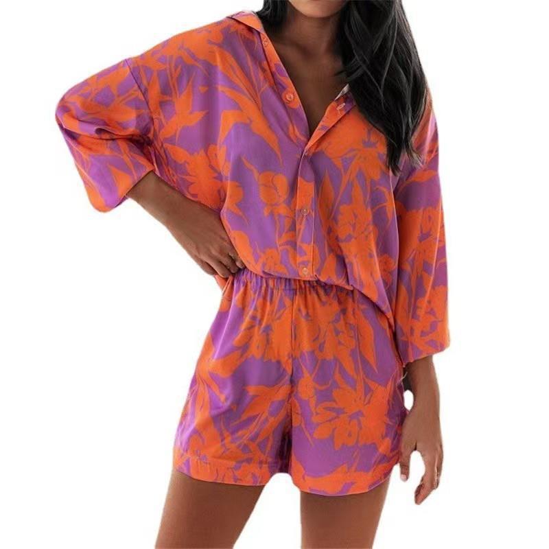 Dame afslappet skjortekjole med farverigt blomstermønster og smart krave Stiila