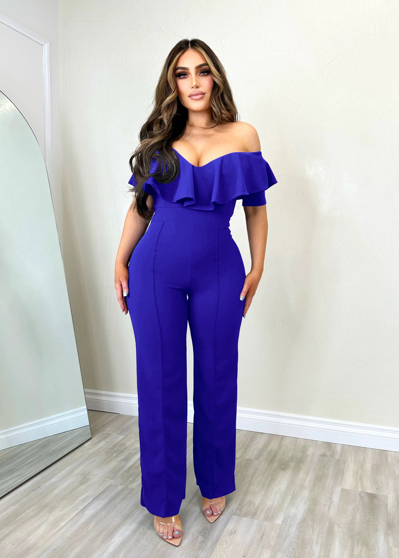 Dame elegant jumpsuit med flæset udskæring Stilla
