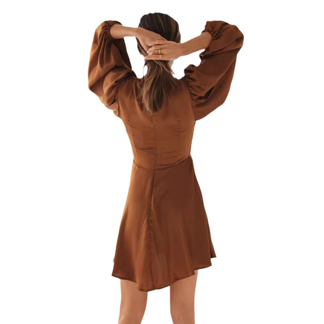 Dame afslappet minikjole med omslagseffekt og voluminøse ærmer Stilla