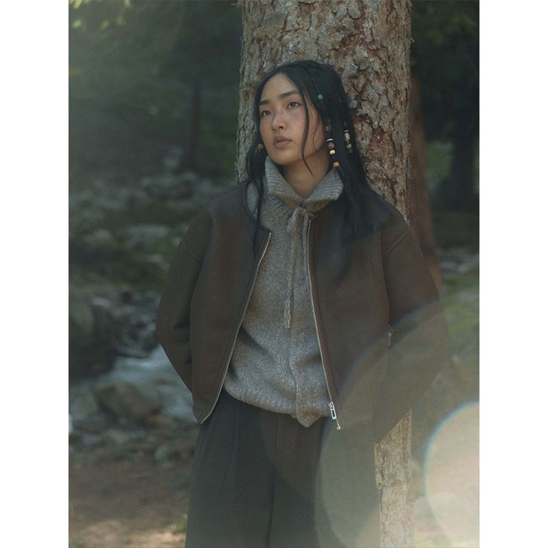 Dame afslappet læderjakke med kontrasterende detaljer og moderigtigt snit Stilla