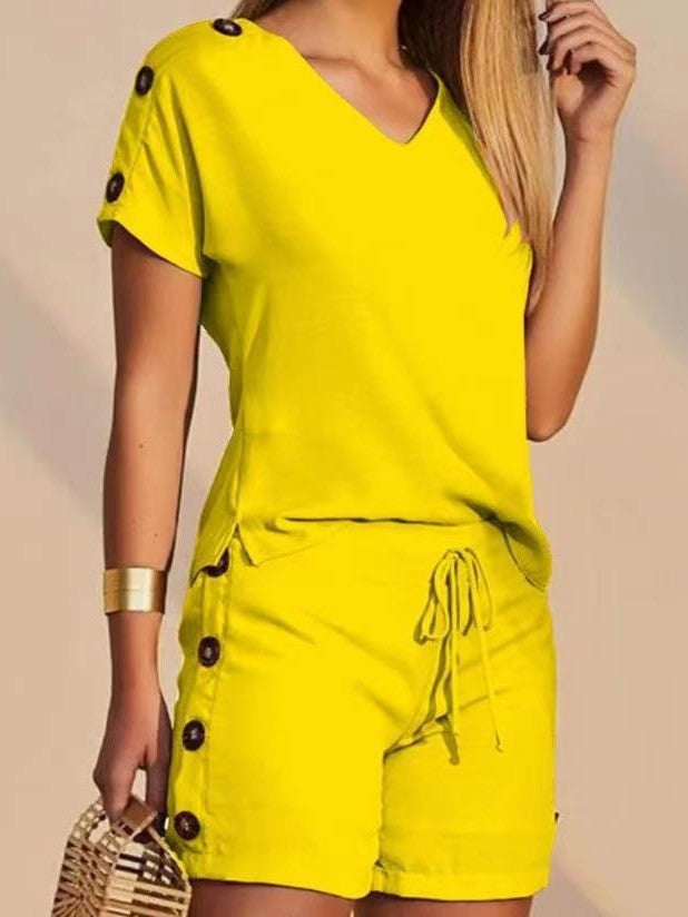 Dame afslappet kortærmet sæt med elegant V-udskæring og knapdetaljer Stilla