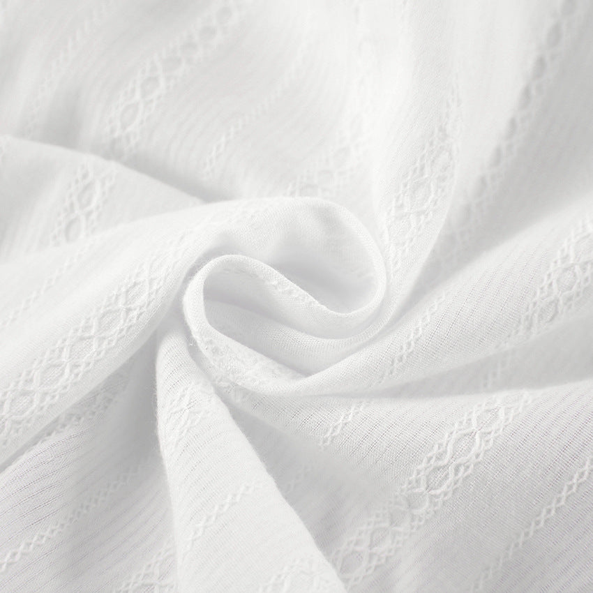 Dame afslappet overdel og shorts-sæt lavet af let stof med fint strukturmønster Stilla