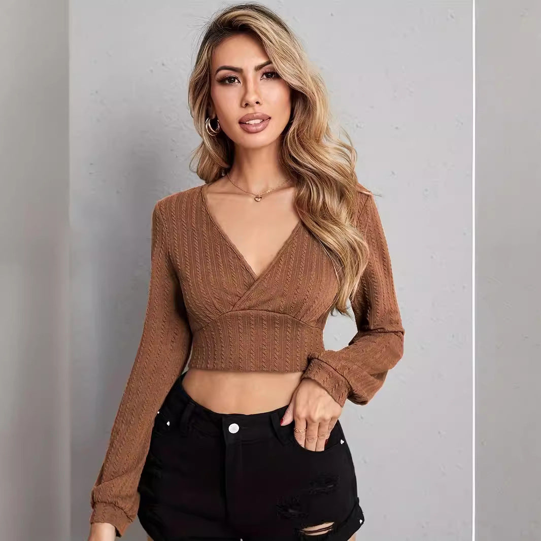 Dame cropped langærmet skjorte med raffineret indpakningsdesign Stilla