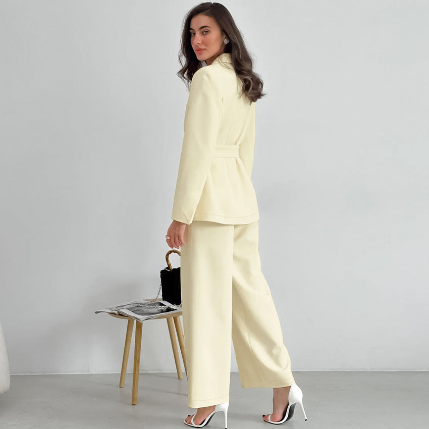 Dame elegant blazer- og bukseensemble med tætsiddende snit og bredt ben Stilla