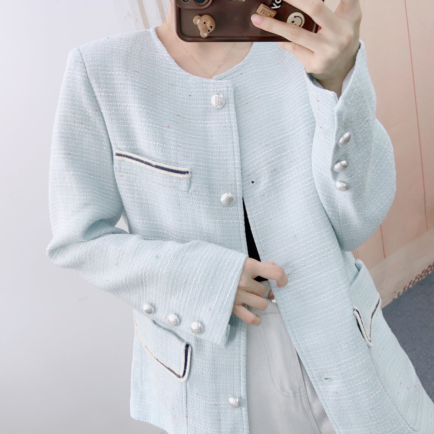 Dame elegant Boucle-jakke med dekorativ knaplukning og praktiske lommer Stilla