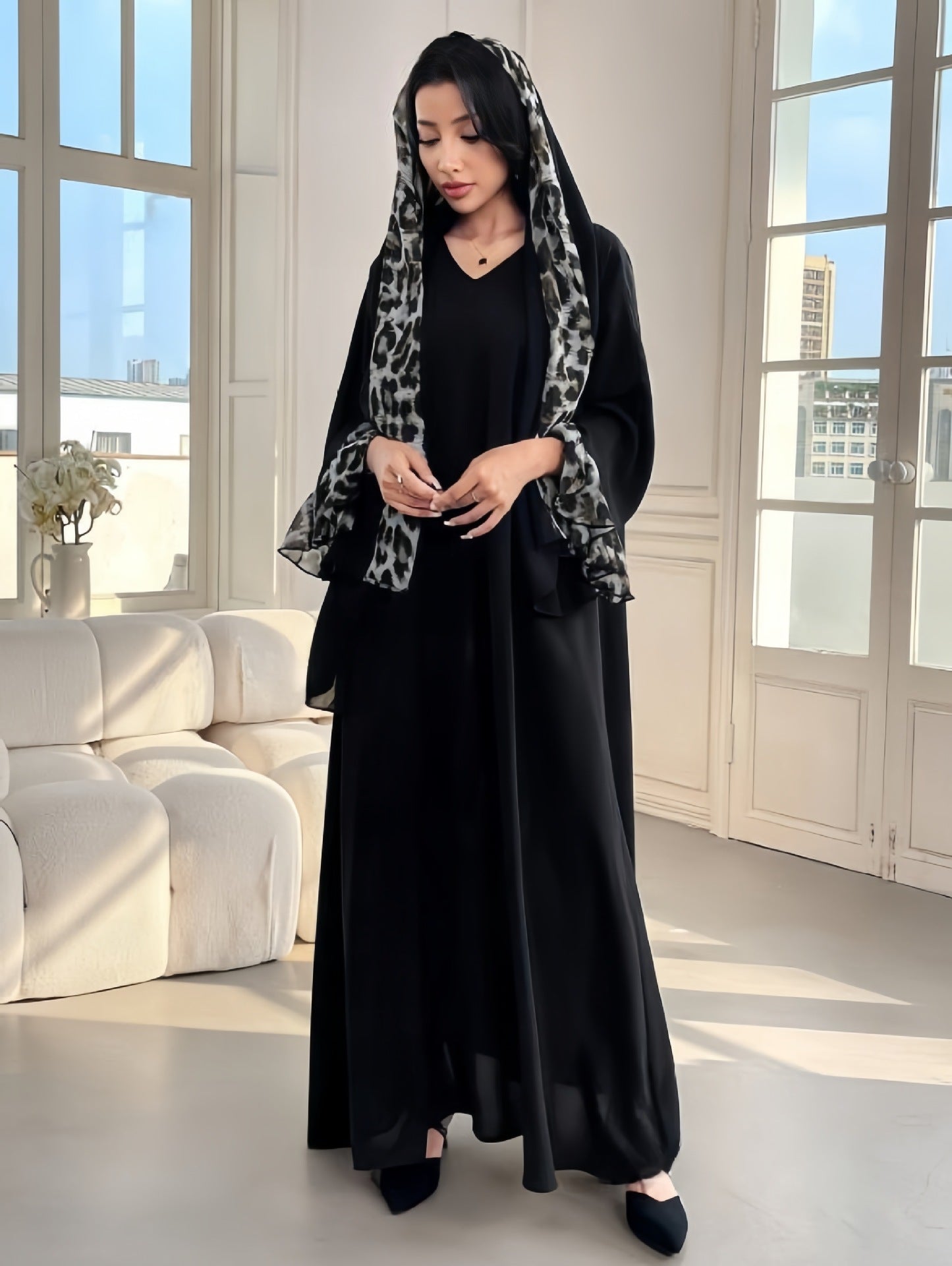 Dame Abaya med elegant snit og moderne detaljer Stilla