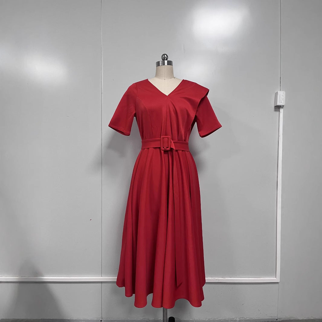 Dame A-linje kjole med elegant V-halsudskæring og svajende skørt Stilla