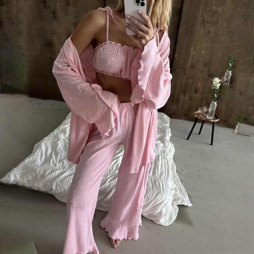 Dame afslappet Lounge-sæt med flæsedetaljer og brede ben Stilla