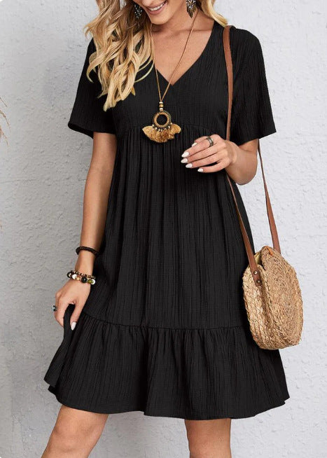 Dame afslappet minikjole med V-udskæring og flæsekanter Stilla