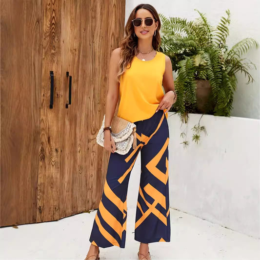 Dame afslappet strandoutfit med rummelig pasform og iøjnefaldende geometrisk mønster Stilla