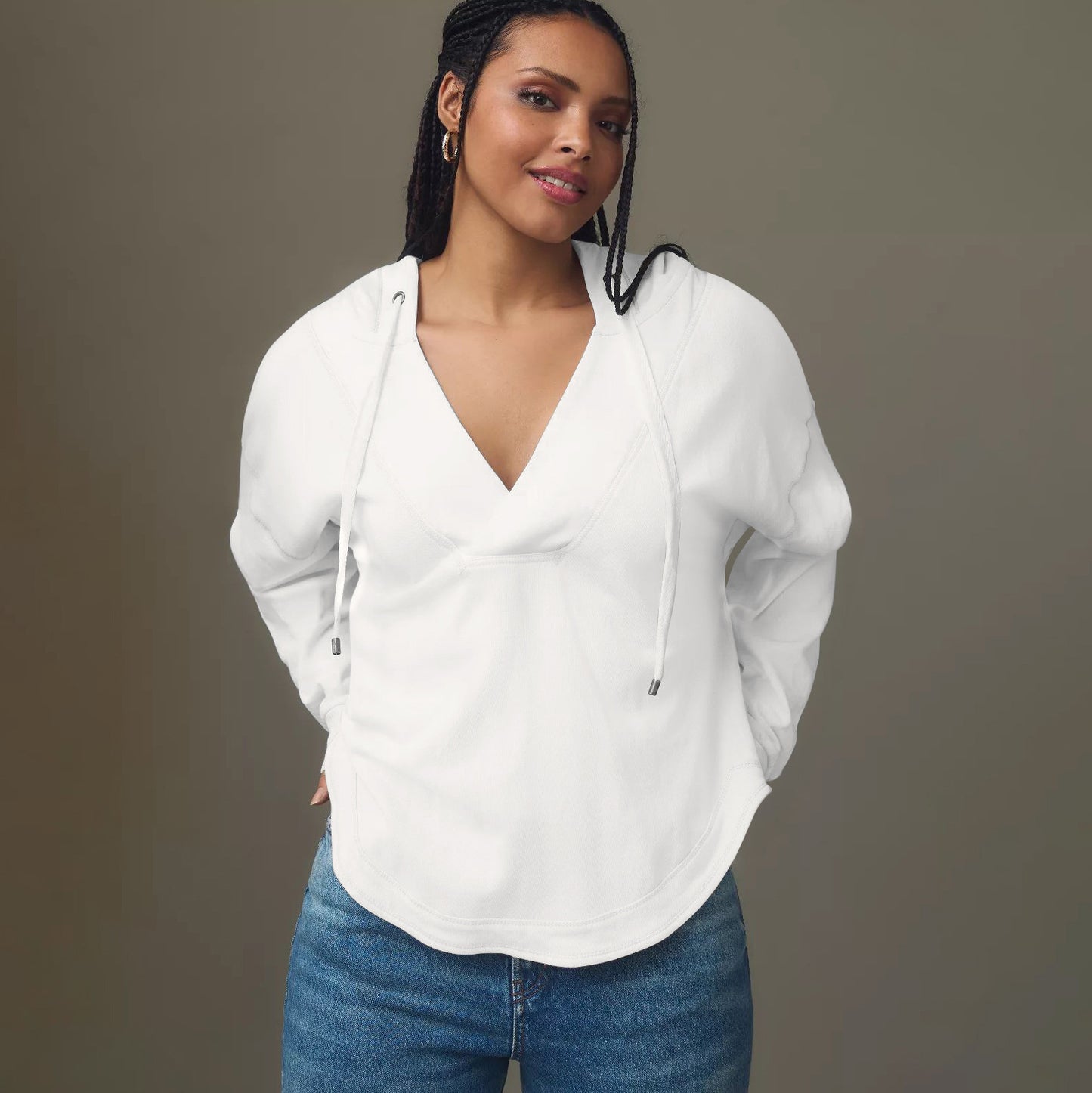 Dame afslappet hoodie med dyb V-udskæring og kontrasterende syninger Stilla