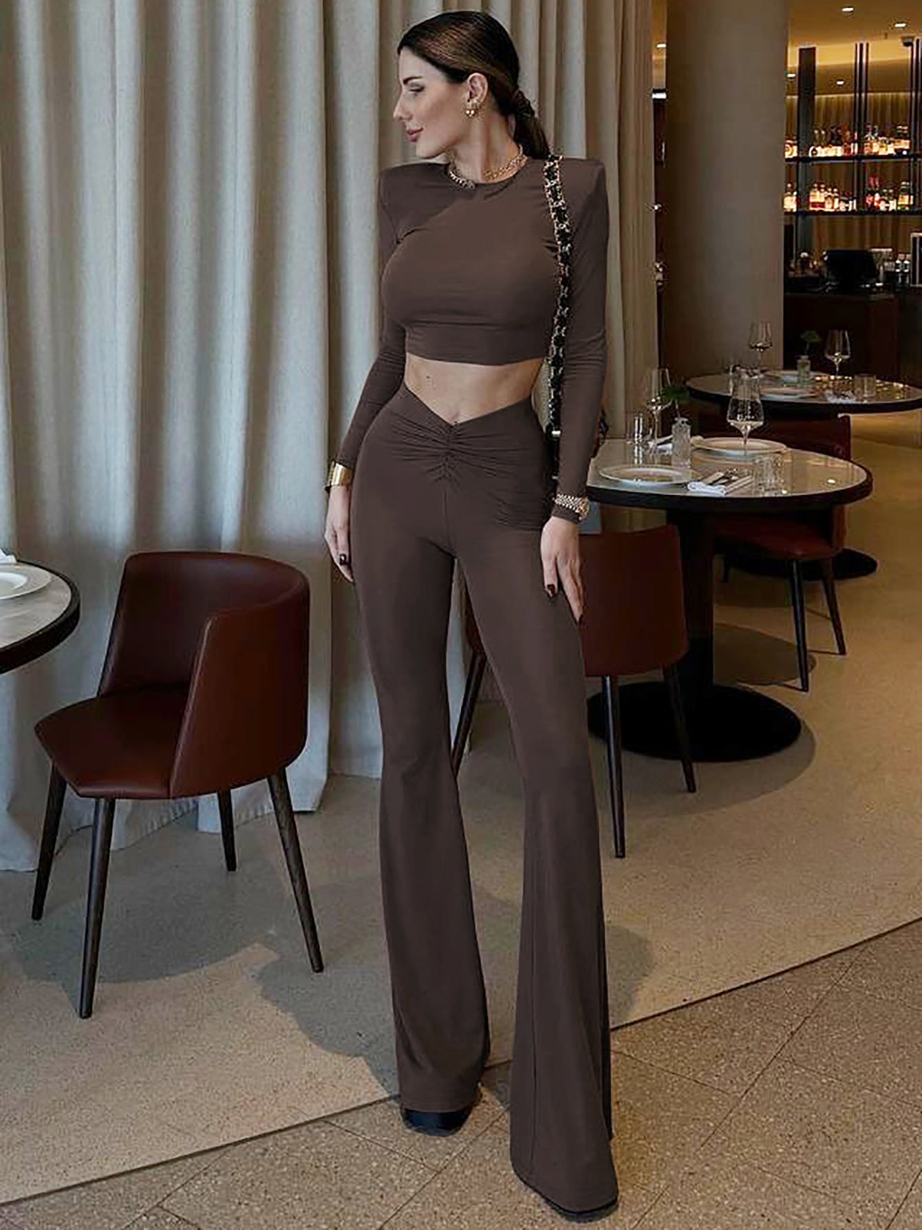 Dame Crop-Top og Flared-Bukser-Sæt med elegant rynkning og smart design Stilla