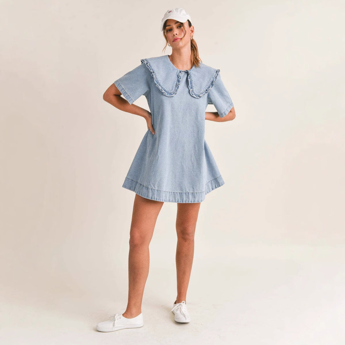 Dame Denim Kjole med legende Ruffle Krave Stilla