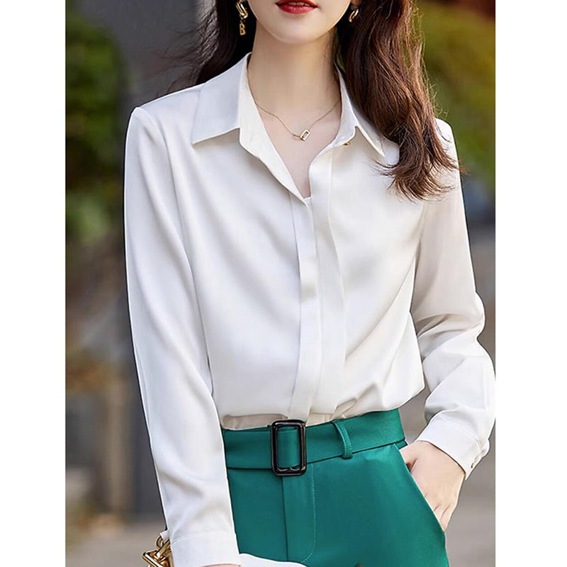 Dame elegant bluse i let satin med moderne knapdetaljer Stilla