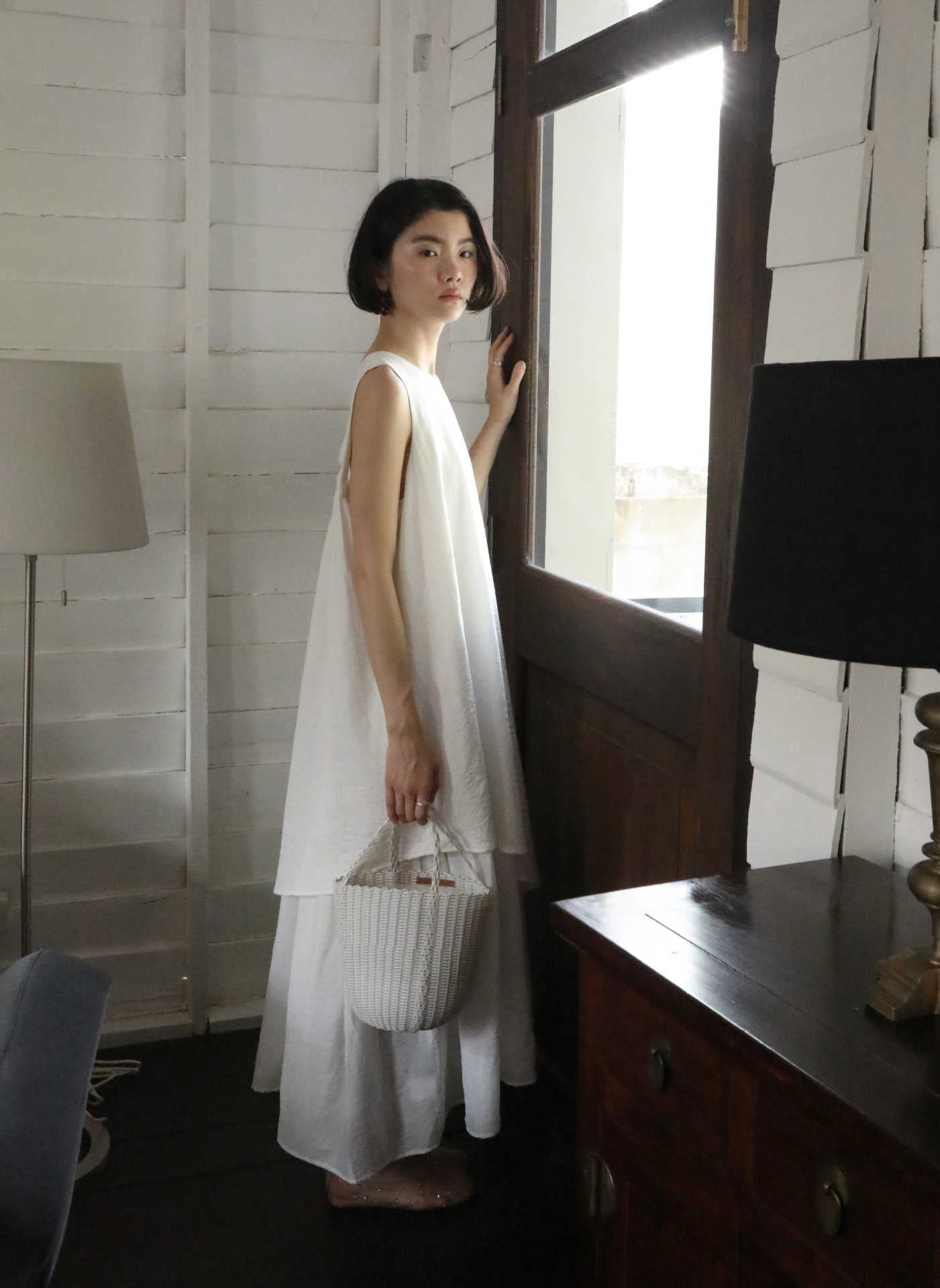 Dame afslappet langkjole i elegant layering-stil med flydende snit Stilla