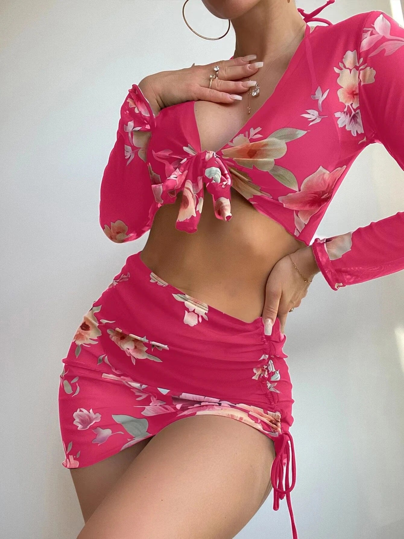 Dame top og nederdel med blomstret design Stilla