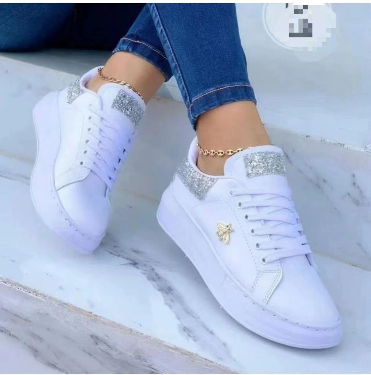 Dame Sneakers med glitrende accenter og moderne design Stilla