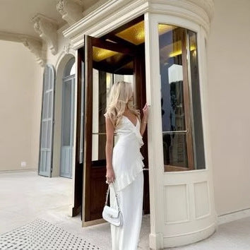 Dame elegant aftenkjole med asymmetrisk flæse Stilla